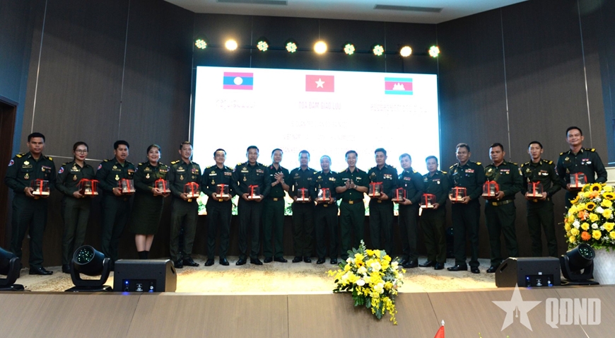 Des jeunes officiers du Vietnam, du Laos et du Cambodge réunis à Dà Nang